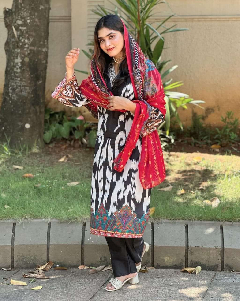 YD-011 COLORS BY ASLIWHOLESALE DESIGNER MUSLIN COTTON FANCY PRINTED DRESSES