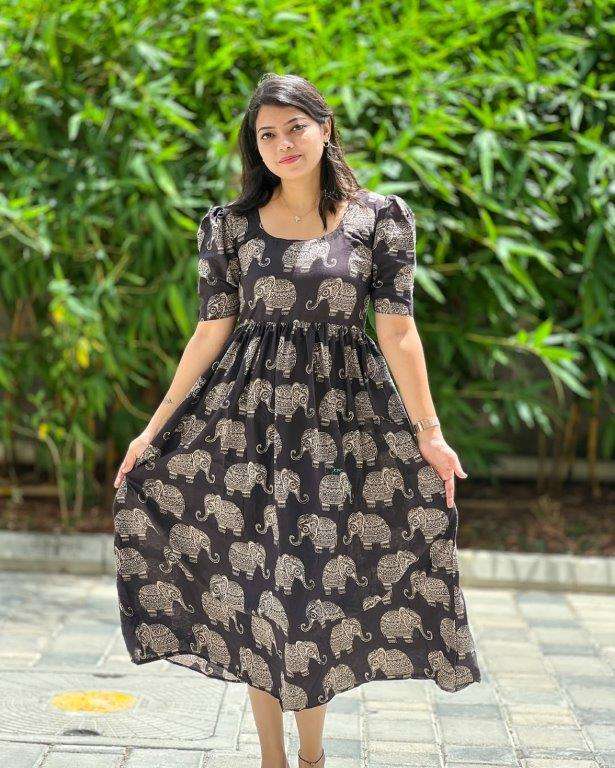 MC-1071 BY ASLIWHOLESALE DESIGNER PURE COTTON PRINTED GOWNS-00249